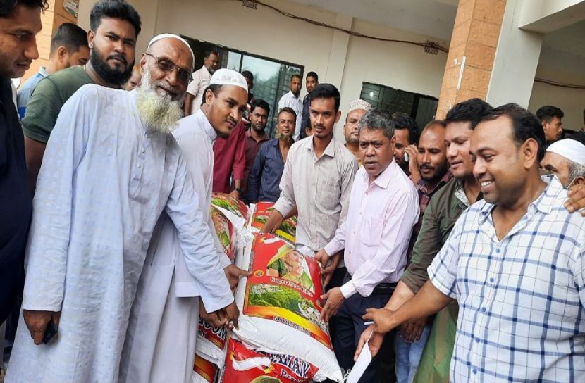 শোক দিবস উপলক্ষে চাউল বিতরণ