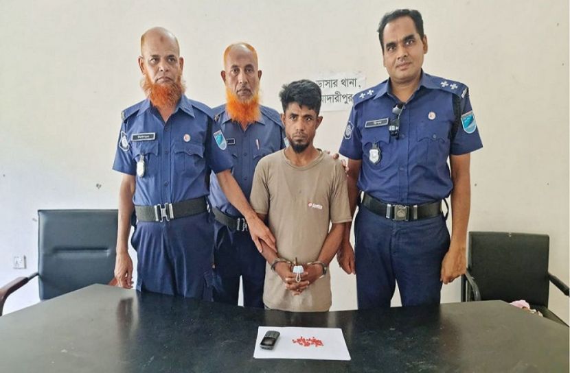 মাদারীপুরে মাদক ব্যবসায়ী আটক