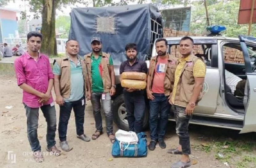 গাঁজাসহ মাদক ব্যবসায়ী আটক