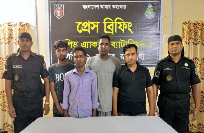 পর্নোগ্রাফি বিক্রি, ব্যবসায়ী আটক