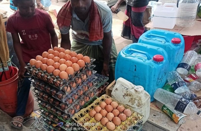 ৫ থেকে ১০ টাকা কমে বিক্রি হচ্ছে ডিম
