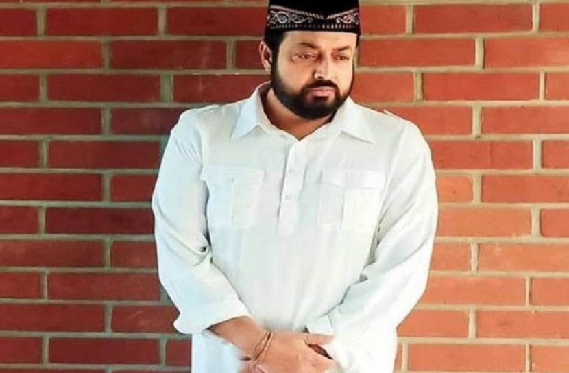 ভক্তদের নামাজ পড়তে বললেন ওমর সানী