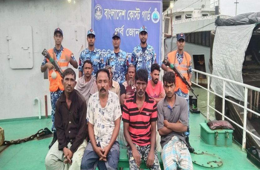 বঙ্গোপসাগরে ট্রলার ডুবিতে নিখোঁজ ১১