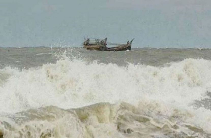 সাগরে ট্রলার ডুবি, ৩৪ জেলে নিখোঁজ