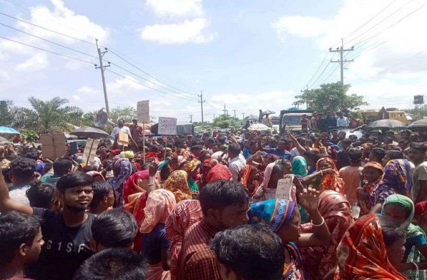 হবিগঞ্জে চা শ্রমিকদের মহাসড়ক অবরোধ