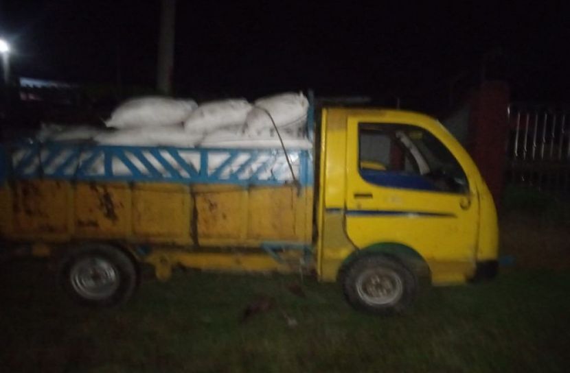 পাচারের সময় ২২৫০ কেজি সার জব্দ