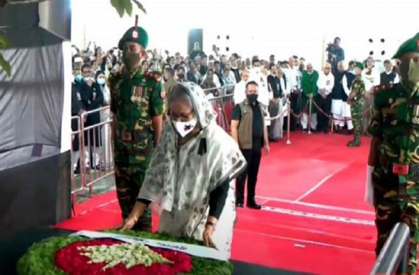 গ্রেনেড হামলায় নিহতদের প্রতি প্রধানমন্ত্রীর শ্রদ্ধা