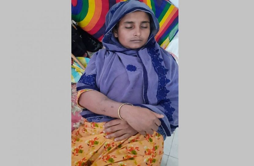 বখাটেদের হামলায় স্কুলছাত্রীর মা হাসপাতালে