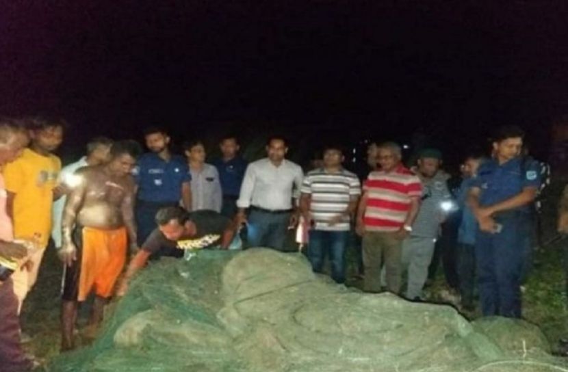 বিপুল চায়না দুয়ারী ও কারেন্ট জাল জব্দ 