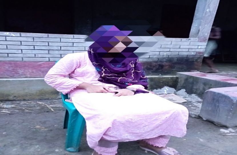 প্রেমিকের বাড়িতে প্রেমিকার অনশন, প্রেমিক উধাও