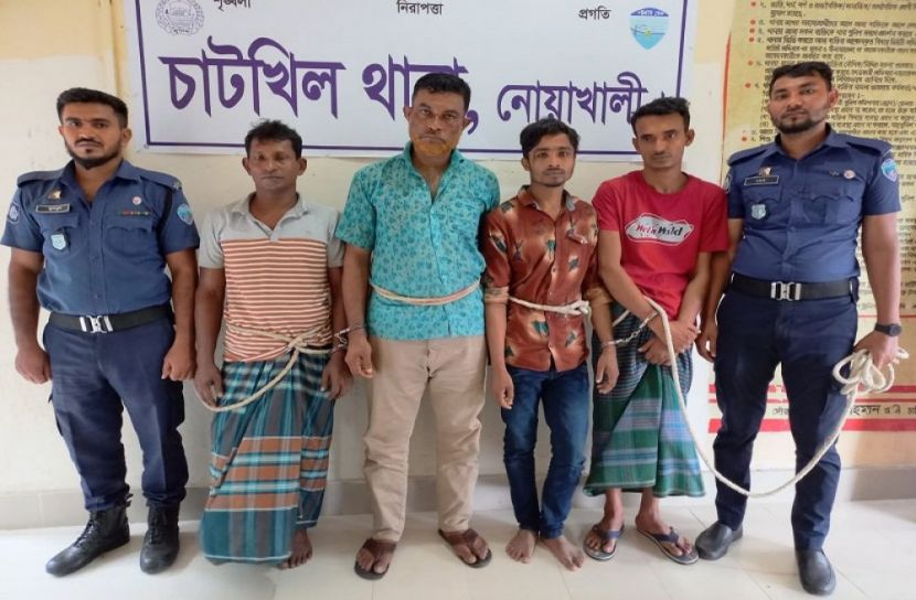নোয়াখালীতে ৪ ডাকাত গ্রেফতার