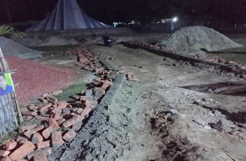 সৈয়দপুরে স্থাপনা ভেঙ্গে দিলেন ইউএনও