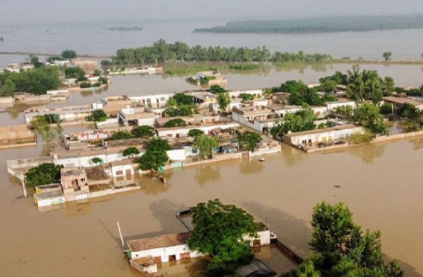 পানির নিচে পাকিস্তানের এক-তৃতীয়াংশ