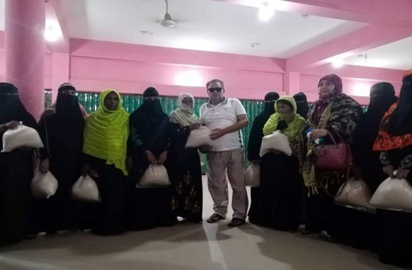 শোকের মাস উপলক্ষে বদির চাল বিতরণ