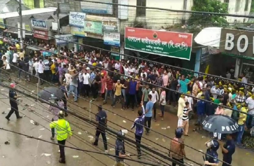 নেত্রকোনায় সংঘর্ষে ১২ পুলিশসহ আহত ৩২