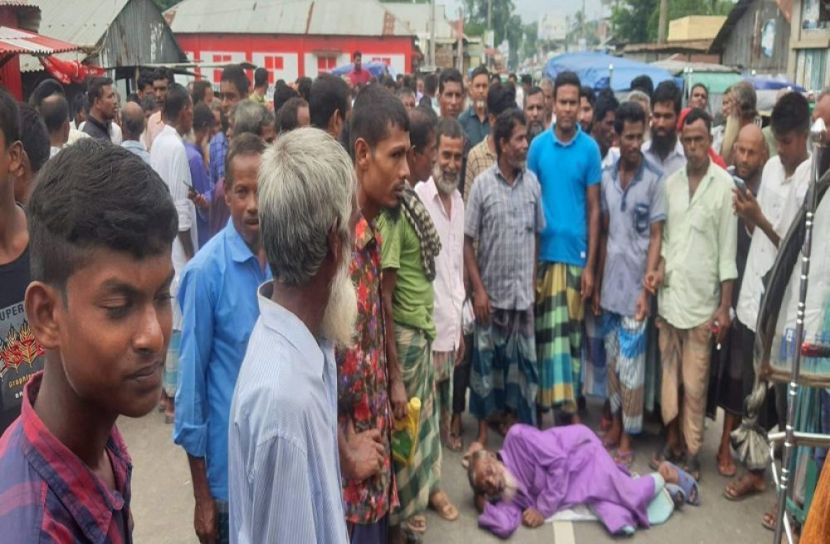 সার না পেয়ে কৃষকদের সড়ক অবরোধ 
