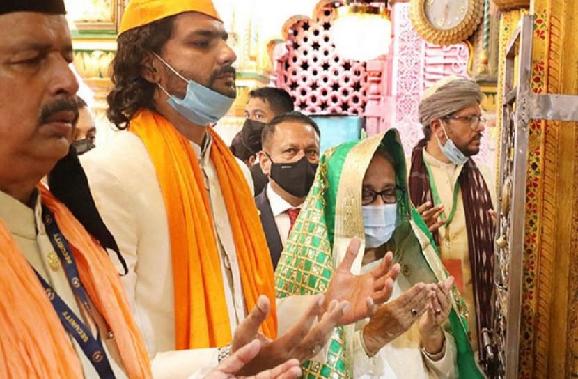 দিল্লিতে মাজার জিয়ারত করলেন প্রধানমন্ত্রী