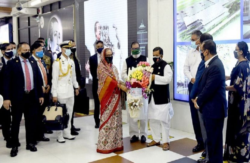 দেশে ফিরেছেন প্রধানমন্ত্রী