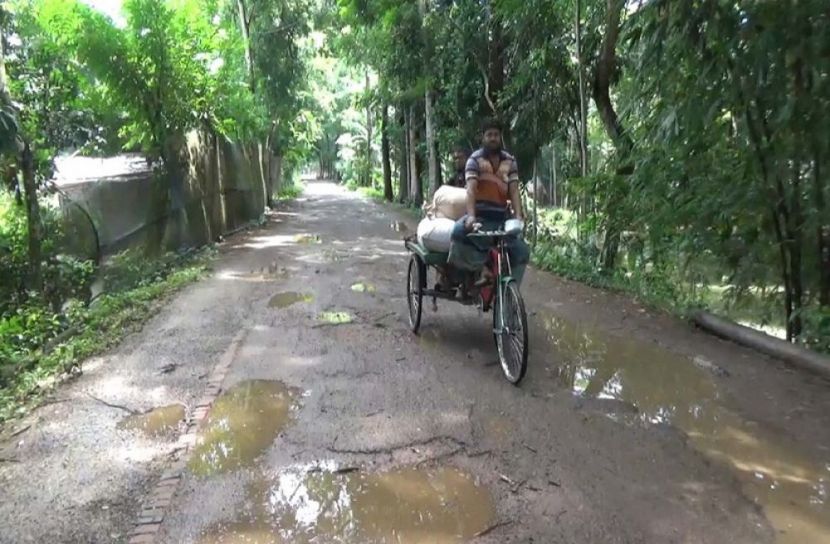 খানা-খন্দে ভরা ঝালকাঠি-মানপাশা-বরিশাল সড়ক