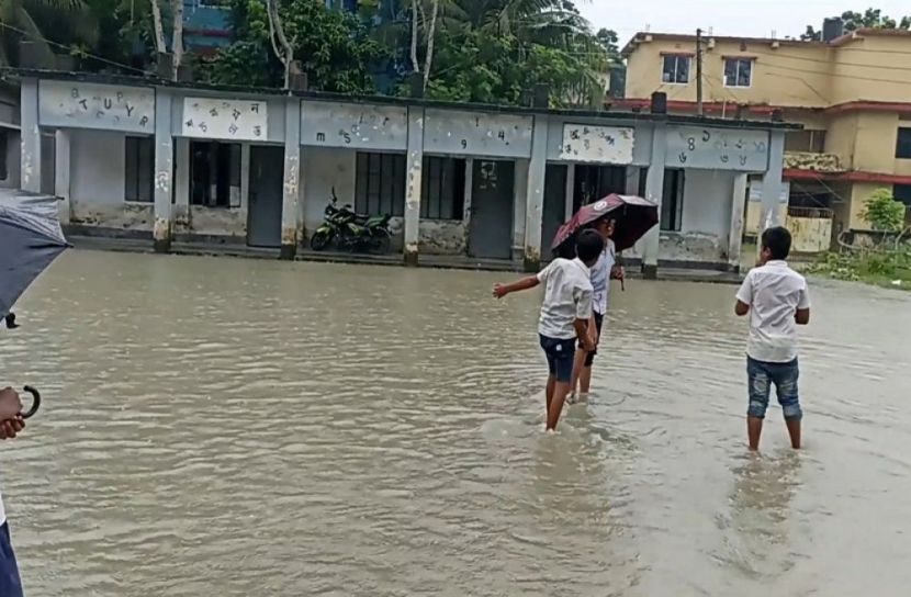 জোয়ারের পানিতে প্লাবিত অর্ধশত শিক্ষা প্রতিষ্ঠান