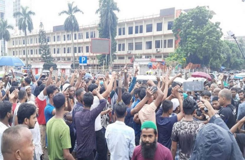 রাজধানীতে হকারদের বিক্ষোভ