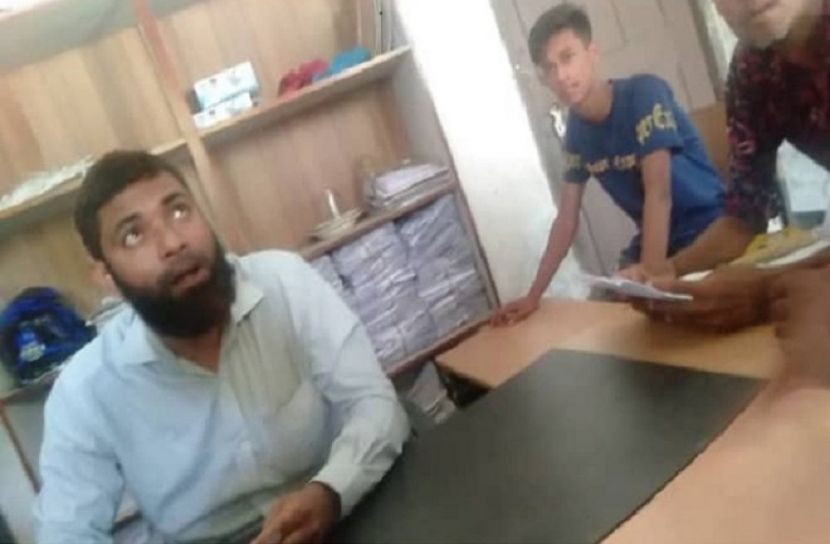 উলিপুরে ইউপি সচিবের বিরুদ্ধে অভিযোগ