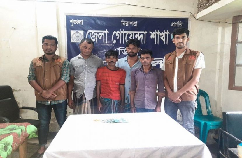 ইয়াবা-নগদ টাকাসহ গ্রেফতার ৪