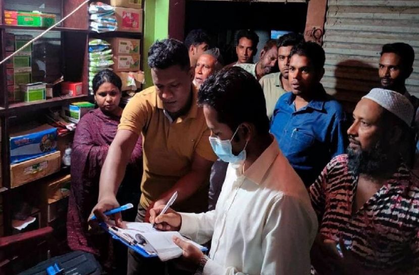 বড়াইগ্রামে বাড়ি থেকে ২৩০ বস্তা সার জব্দ