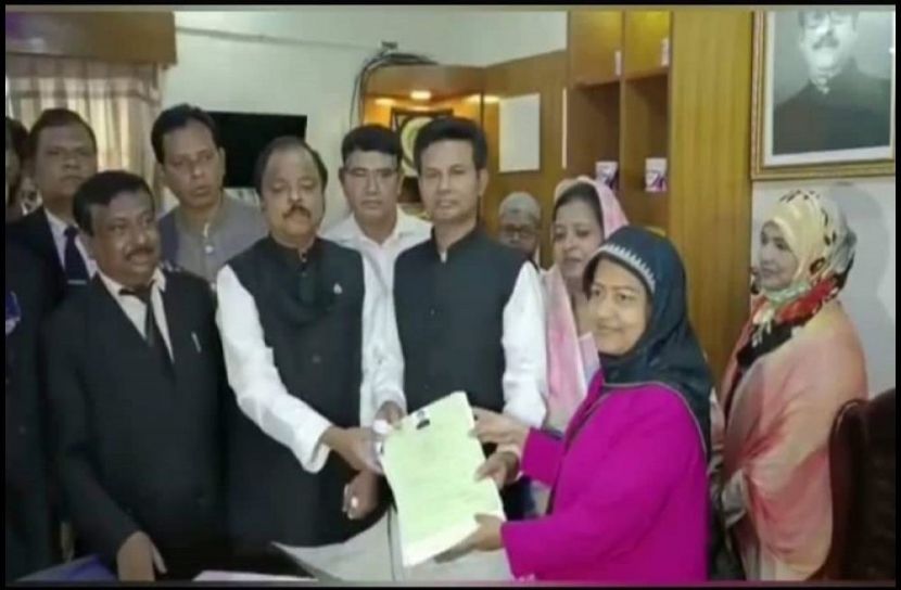 মুনির চৌধুরীর মনোনয়নপত্র দাখিল