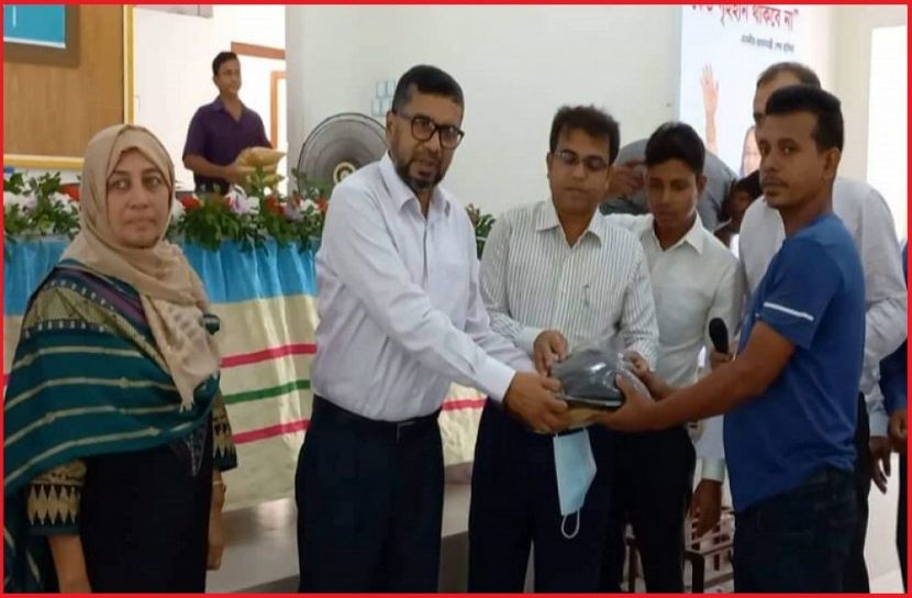 ৭’শ কৃষককে বিনামূল্যে বীজ ও কৃষি ঋণ বিতরণ