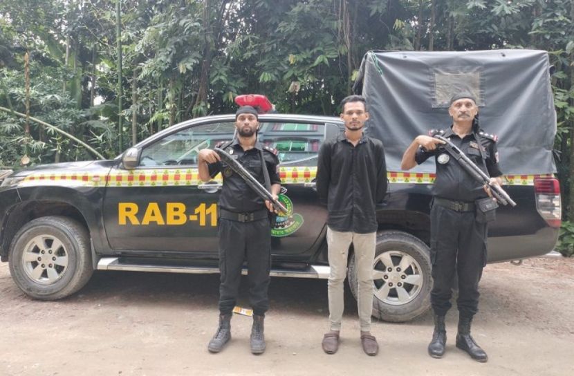 বিদেশি মদসহ গ্রেফতার ১