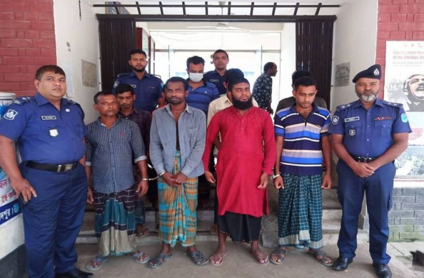 বোয়ালমারীতে ১০ জুয়াড়ি গ্রেফতার 
