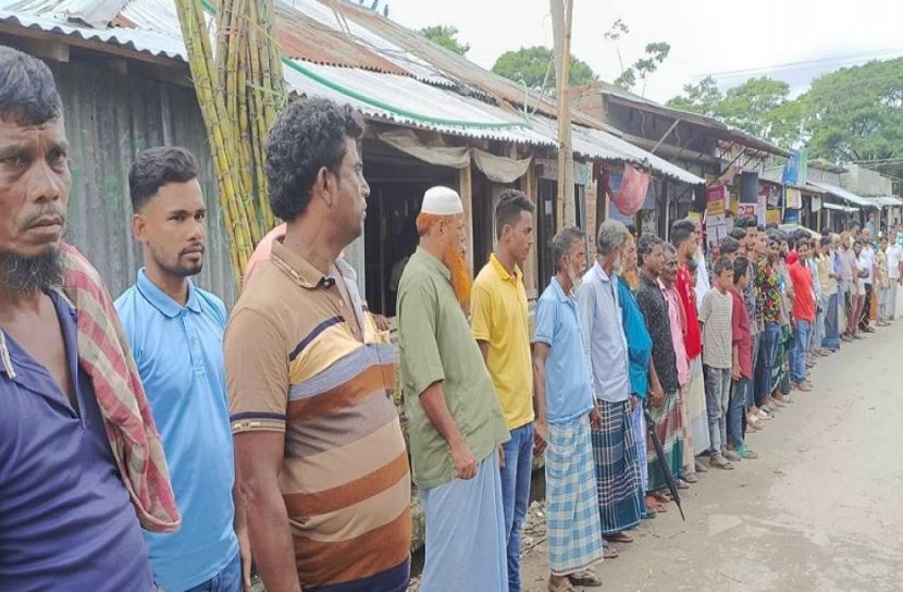 ব্রিজের রেলিং ভাঙ্গার প্রতিবাদে বিক্ষোভ