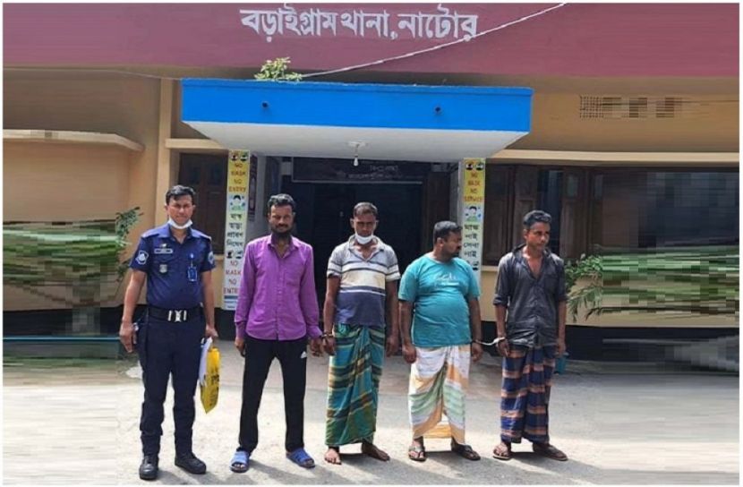 চোরাই গরু ও পিক-আপসহ আটক ৪