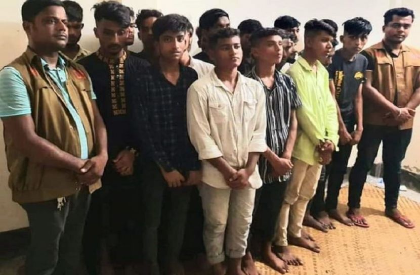 কিশোর গ্যাংয়ের ১৮ সদস্য গ্রেফতার