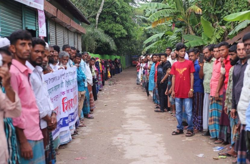  ইউপি চেয়ারম্যানের বিরুদ্ধে দখলের অভিযোগে  