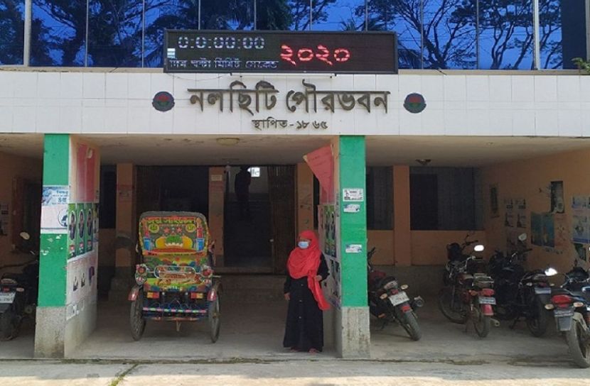 পৌরসভার নির্বাহী কর্মকর্তার বিরুদ্ধে কর্মচারীদের অভিযোগ