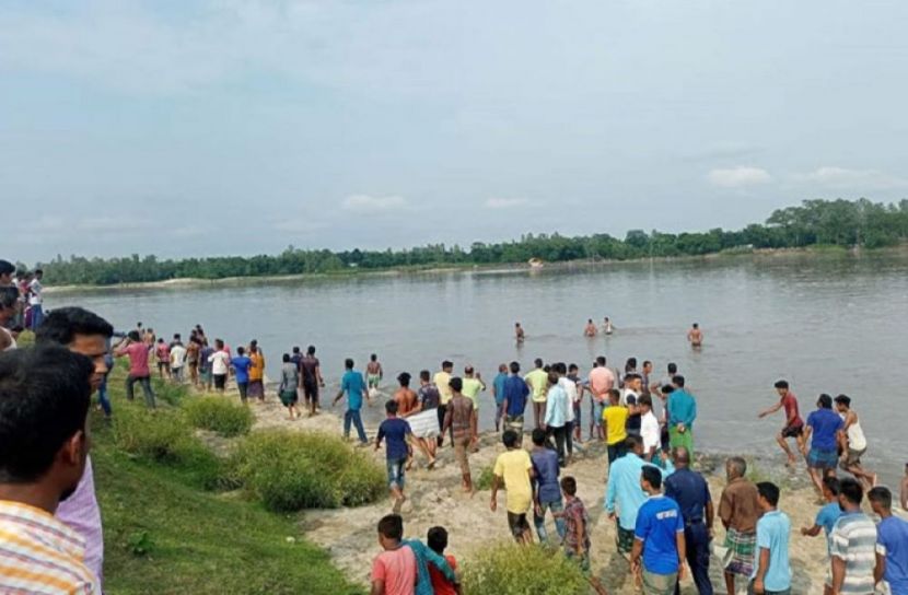 পঞ্চগড়ে নৌকা ডুবে ২৪ জনের মৃত্যু