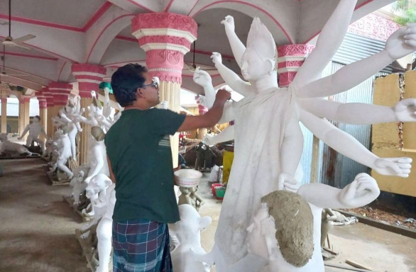 নোয়াখালীতে চলছে দূর্গা পূর্জার প্রস্তুতি