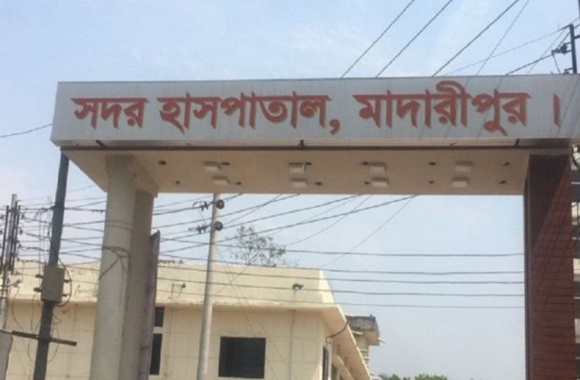 শিক্ষার্থীকে হাতুরি পেটায় মানববন্ধন