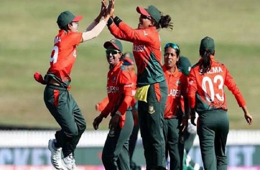 মাত্র ৮২ রানেই অলআউট থাইল্যান্ড