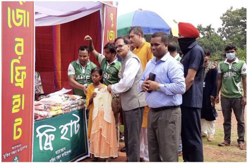 দুর্গাপূজার উপলক্ষে মুক্তির বন্ধন ফাউন্ডেশনের ফ্রী হাট