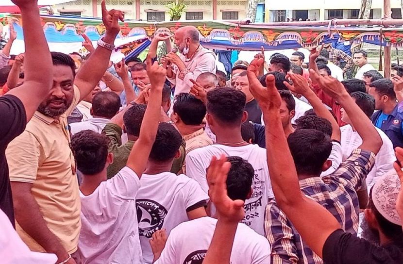 নোয়াখালীতে আ.লীগের সম্মেলন মঞ্চে হট্রগোল