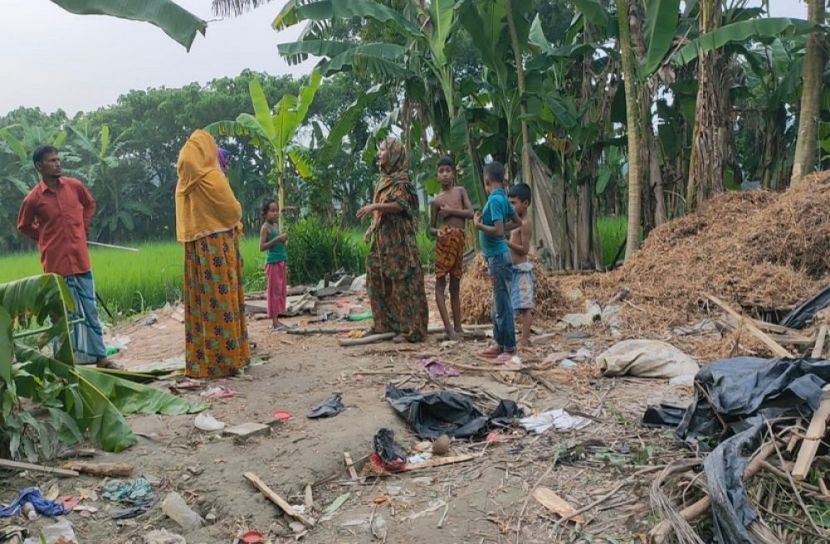 বসতভিটা জবর দখলের চেষ্টার অভিযোগ