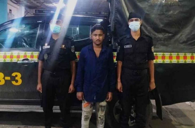 মোবাইল ছিনতাই, হাতেনাতে আটক