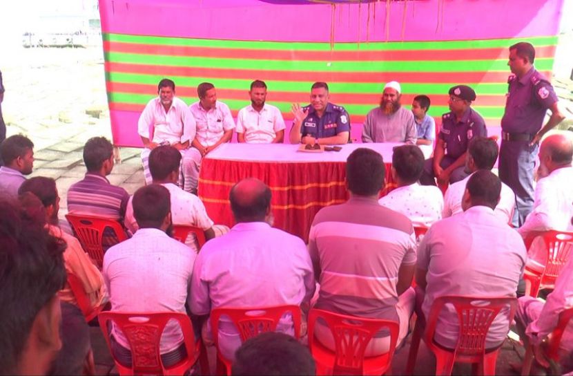 ইলিশ রক্ষায় নৌ-পুলিশের সচেতনতা সভা