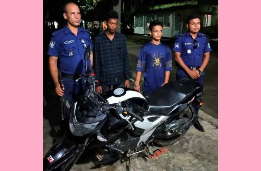 চোরাই মোটরসাইকেলসহ আটক ২