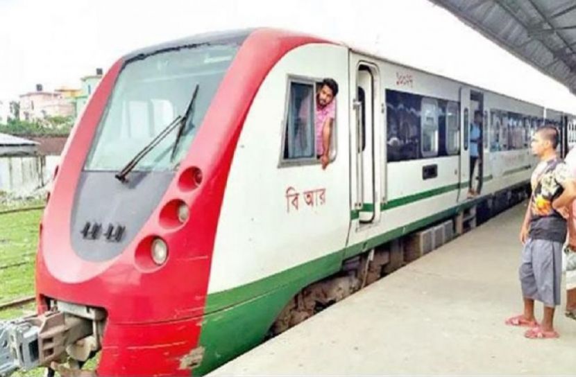 ডেমু ট্রেনের যাত্রা শুরু