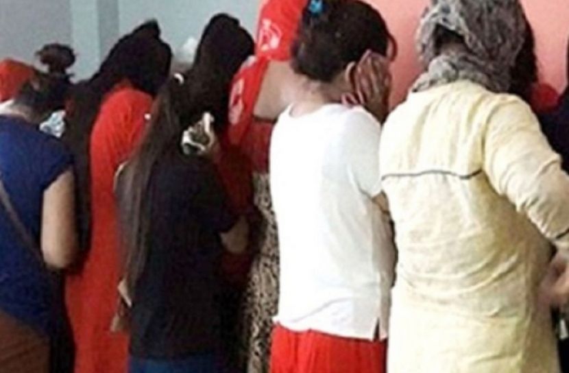 স্পা সেন্টারে অভিযান, আটক ২৫