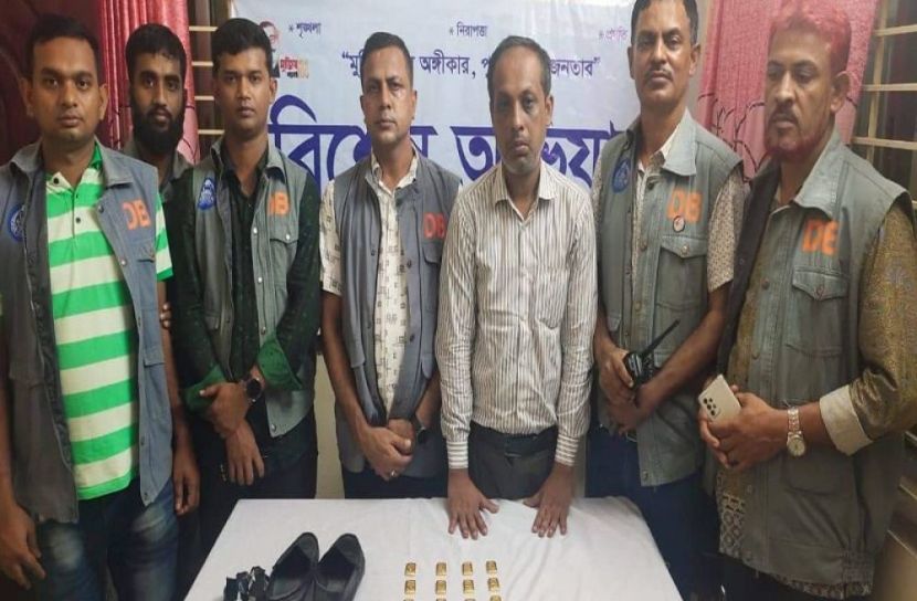 জুতার ভেতরে করে স্বর্ণ পাচার